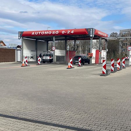 Ferienwohnung B-Hause Zart Parkoloval Es Jacuzzival Debrecen Exterior foto